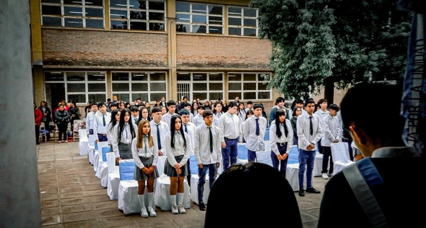 Estudiantes secundarios riojanos prometieron lealtad a la Constitución