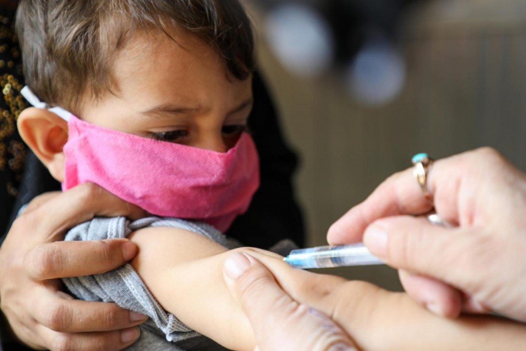 Covid-19: Niños y adolescentes podrán recibir vacunas de refuerzo