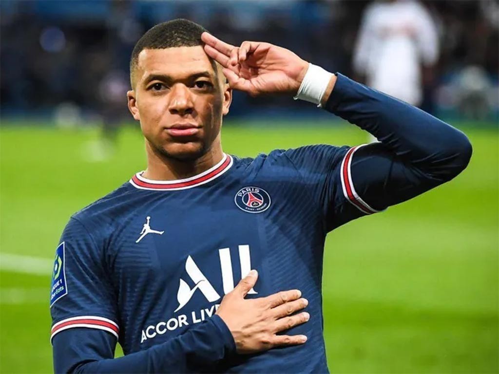 Echarían al PSG de la Champions por deuda con Mbappé