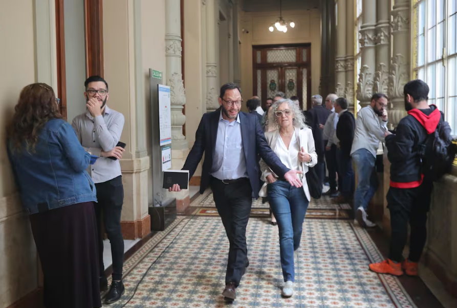 Legisladores opositores presentaron un amparo contra el DNU de Milei modificando la Ley de Inteligencia