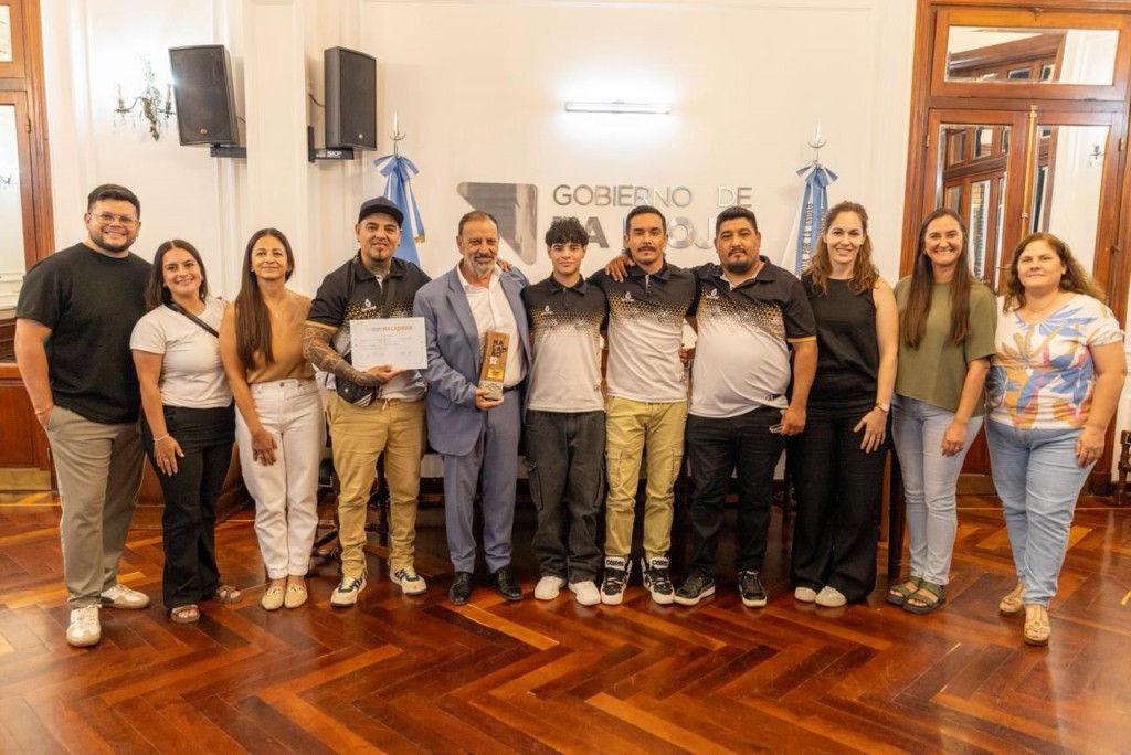 Quintela recibió a artistas riojanos destacados en Cosquín y Laborde