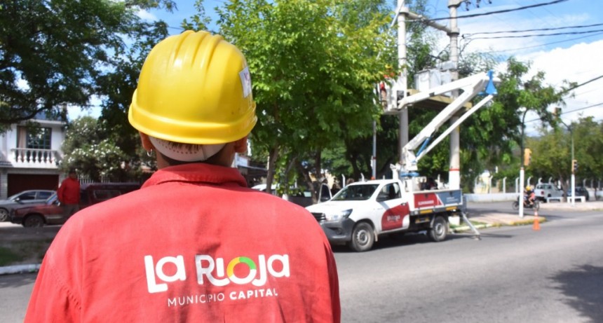 Municipio repara luminarias en varios sectores de la capital