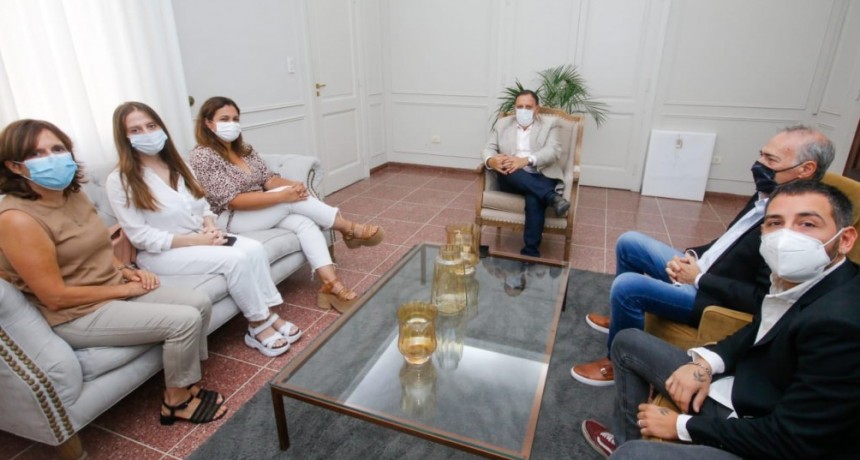  Quintela anunció la radicación de empresa textil que empleará 100 personas