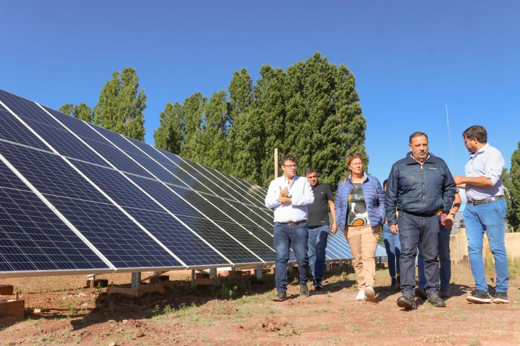 Quintela inauguró electrificación fotovoltaica en Valle Hermoso