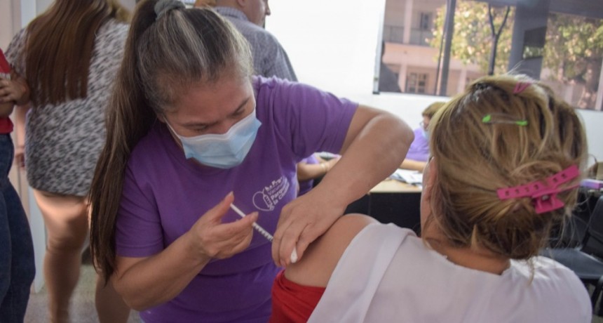 Salud refuerza campaña de vacunación Covid en reparticiones municipales