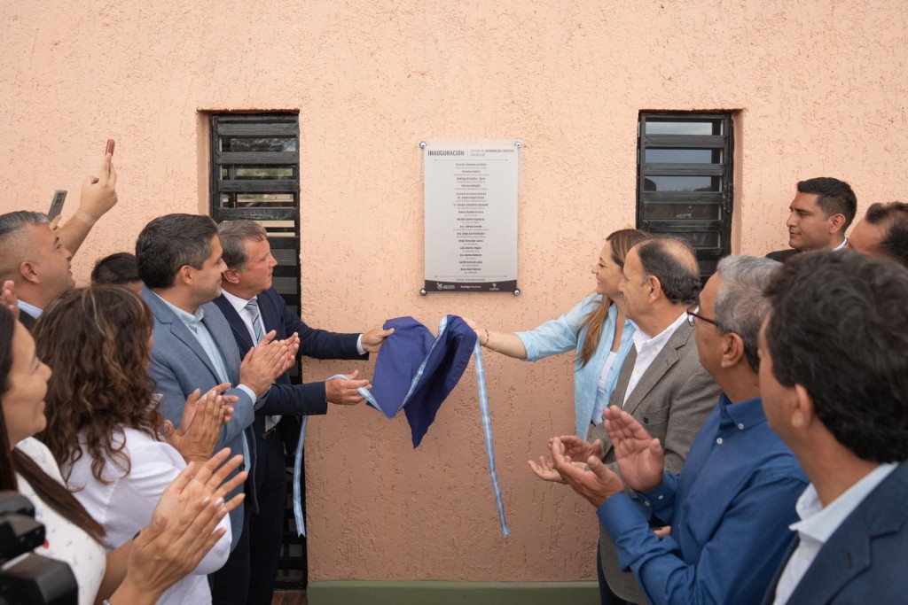 En el 311° aniversario de Chilecito, Ricardo Quintela inauguró una posta turística estratégica sobre la Ruta 40
