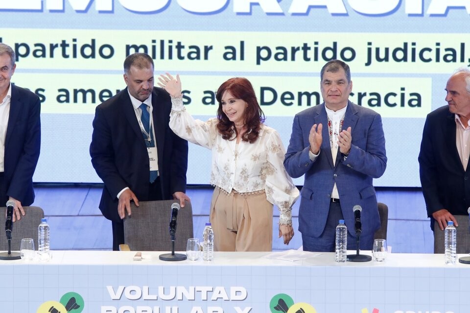 La Vicepresidenta CFK participa del encuentro del Grupo Puebla en el CCK 