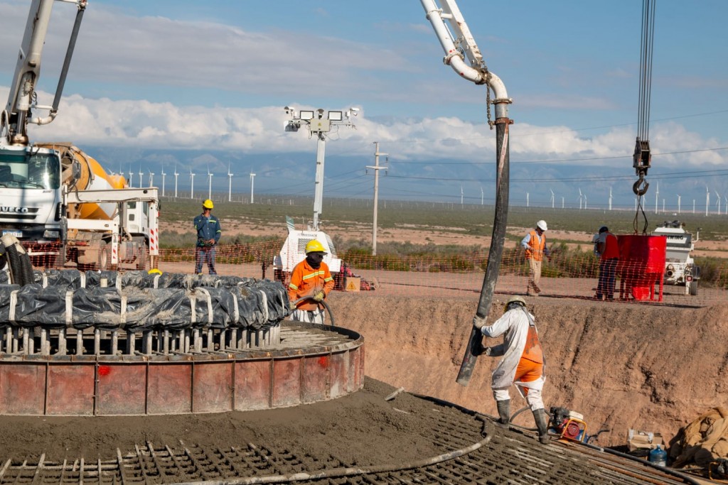 El Parque Eólico Arauco comenzó obras de hormigonado para la instalación de nuevos aerogeneradores