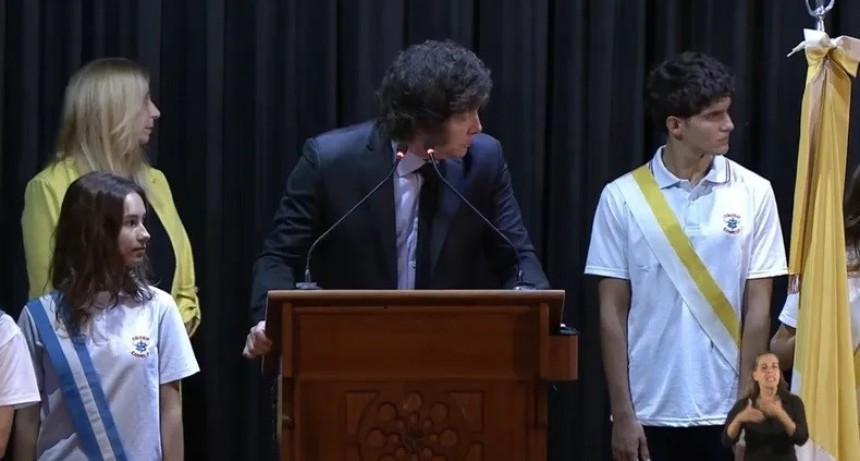 Milei participó del inicio de clases de un colegio privado y se desmayaron dos estudiantes