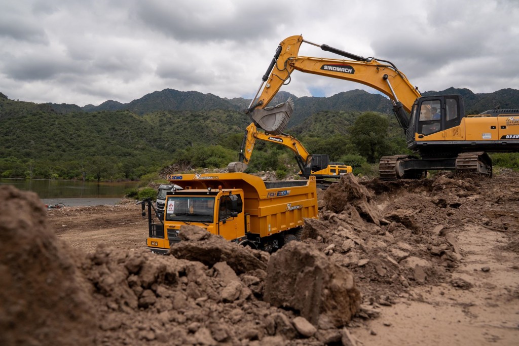 Quintela visitó Chamical para evalúar el progreso de las obras tras las inundaciones