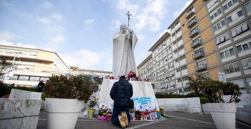 El Papa Francisco continúa con cuidados especiales y se encuentra estable