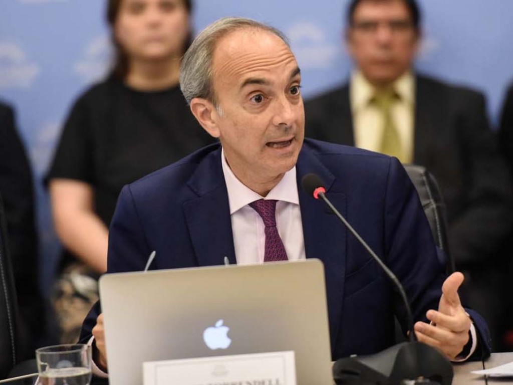 Sin acuerdo con los gremios, el gobierno fijó el salario mínimo docente en $500 mil 
