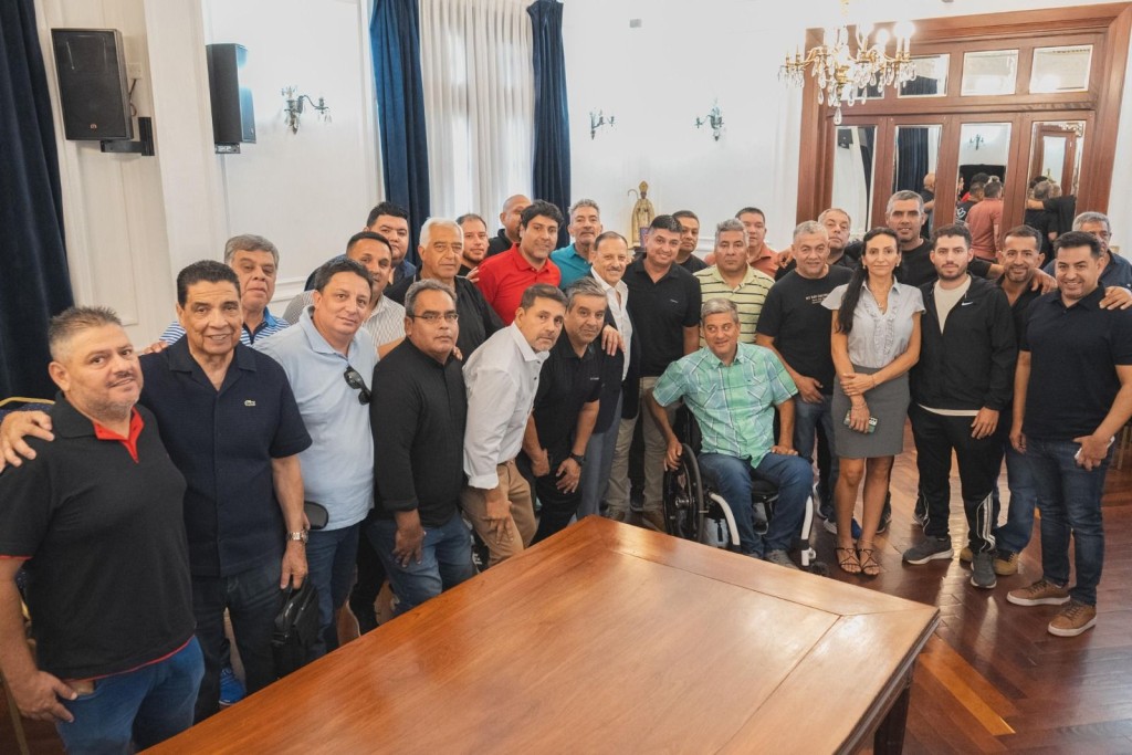 Quintela impulsa un plan de apoyo al f&uacute;tbol riojano junto a la Liga para sostener clubes y torneos