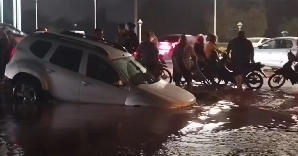 La lluvia dej&oacute; varios sectores de la capital con complicaciones