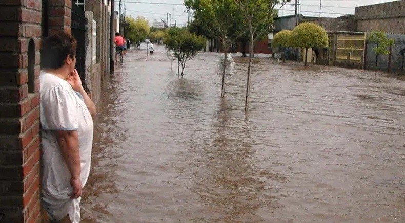 Inundaciones en Tucum&aacute;n: suspenden las clases y mantienen a toda la provincia en alerta