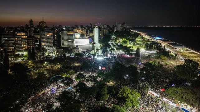 Rosario vibr&oacute; con Fito P&aacute;ez: una multitud hist&oacute;rica colm&oacute; el Monumento a la Bandera