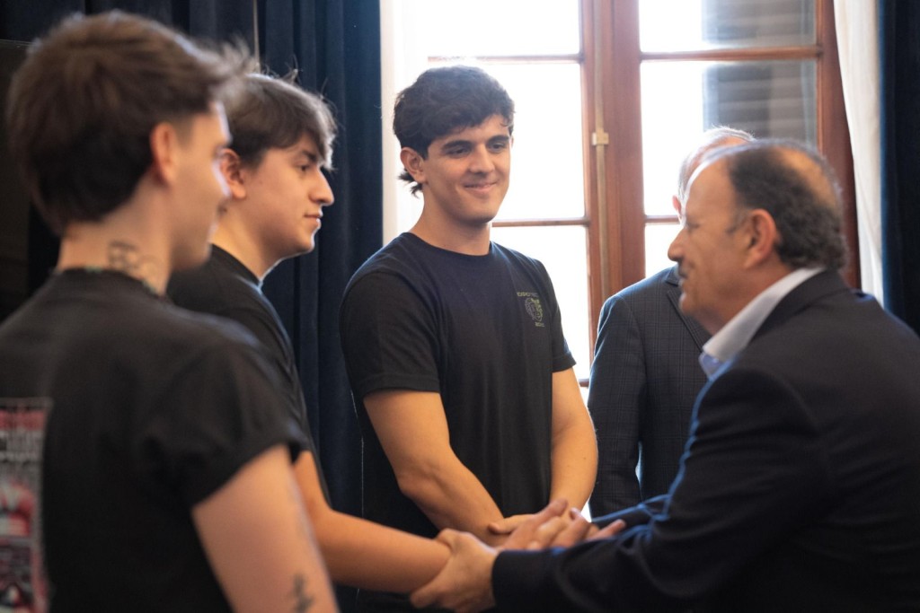 La Rioja present&oacute; su primer robot humanoide y apuesta a la econom&iacute;a del conocimiento