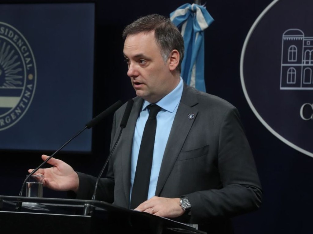 Imputaron a Manuel Adorni por enriquecimiento il&iacute;cito