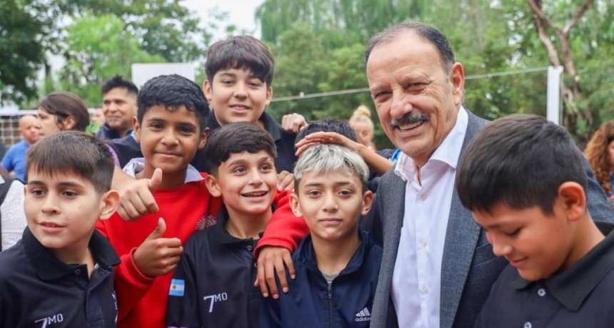 Quintela entreg&oacute; tablets a escuelas y reafirm&oacute; la apuesta provincial por la educaci&oacute;n p&uacute;blica