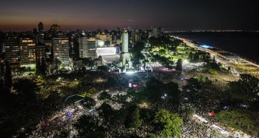 Rosario vibr&oacute; con Fito P&aacute;ez: una multitud hist&oacute;rica colm&oacute; el Monumento a la Bandera