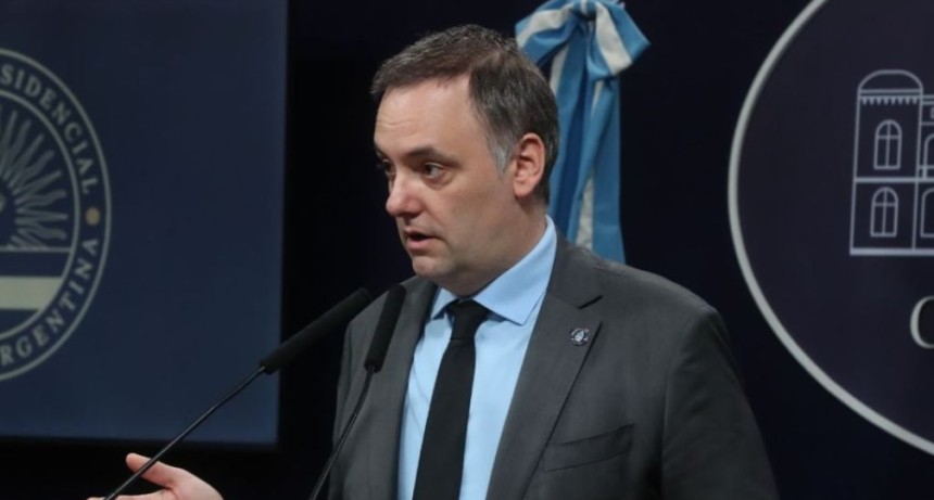 Denuncian a Manuel Adorni por presuntas irregularidades en contrataciones y Tecn&oacute;polis