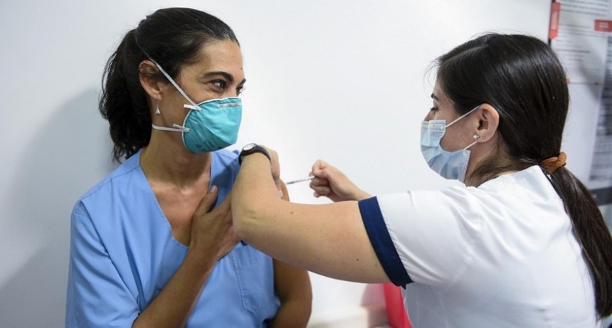 De las personas vacunadas menos del 0,2 % contrajeron COVID-19