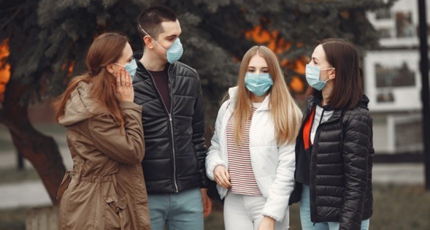 Los j&oacute;venes que contrajeron COVID-19 no son inmunes y se pueden volver a contagiar