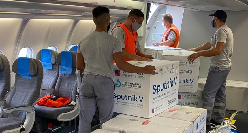 Llegaron este lunes otras 800 mil dosis de la vacuna Sputnik V