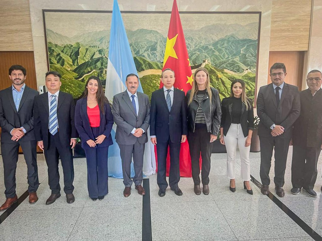  Quintela se reunió con el embajador de China en la Argentina