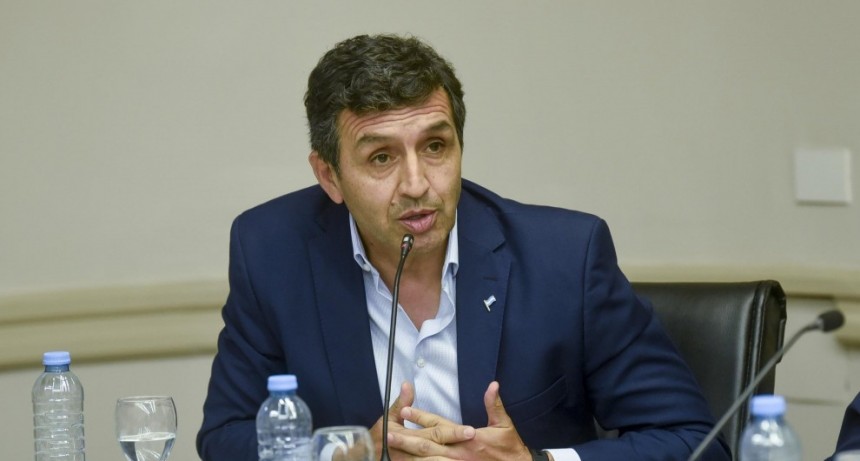 El ministro Martínez adelantó que no se descontará el día de paro a los docentes