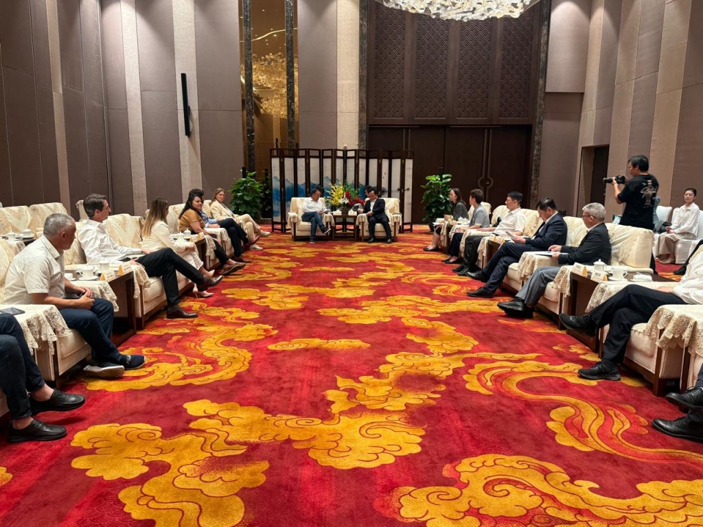 Quintela avanza con autoridades de Hainan en la generación de estrategias de cooperación bilateral