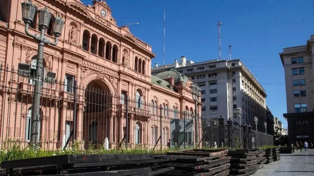 Restringen el acceso a periodistas en Casa Rosada por presuntos v&iacute;nculos con una red de desinformaci&oacute;n