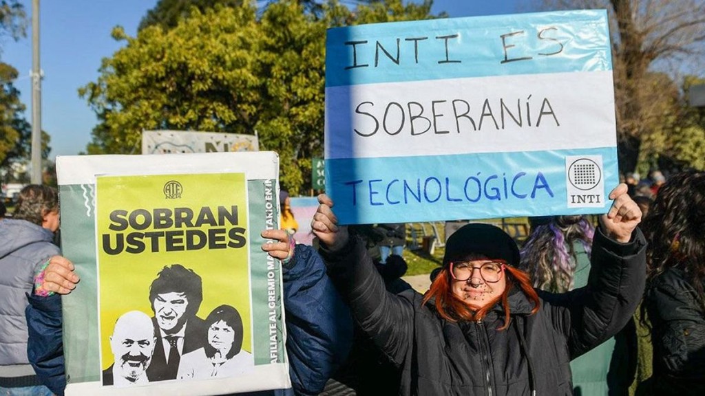 Milei y Sturzenegger pidieron la baja de m&aacute;s de 700 agentes del INTI