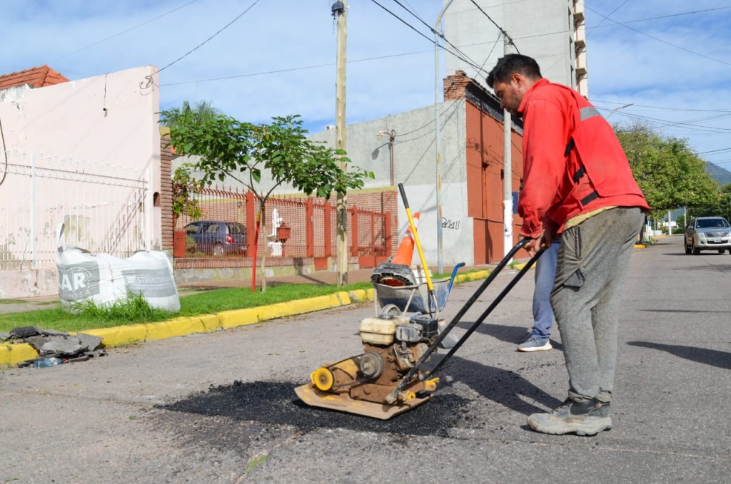 Intensivo plan de bacheo del Municipio Capital