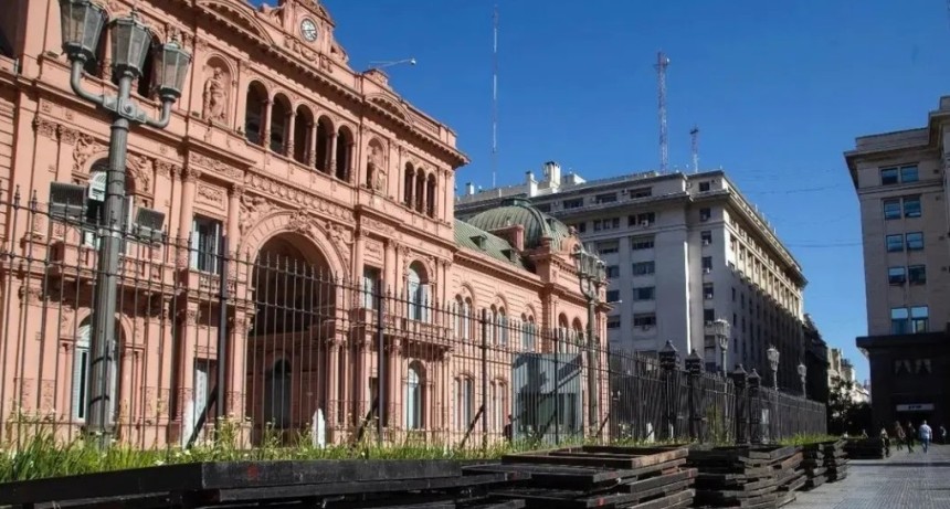 Restringen el acceso a periodistas en Casa Rosada por presuntos v&iacute;nculos con una red de desinformaci&oacute;n