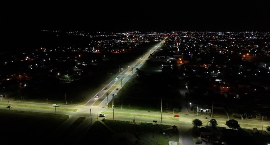 Municipio inaugur&oacute; iluminaci&oacute;n en avda Rosa Baz&aacute;n de C&aacute;mara