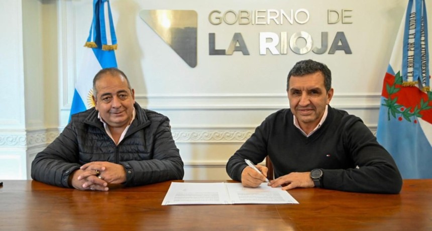 Ariel Martinez garantiza transporte para m&aacute;s de 600 estudiantes en Castro Barros