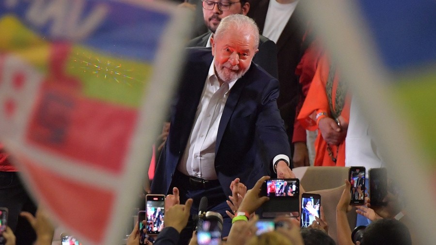 Lula lanzó su candidatura y convocó a 