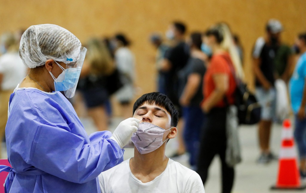 Reportaron 76 muertos y 17.646 nuevos casos de coronavirus en la última semana