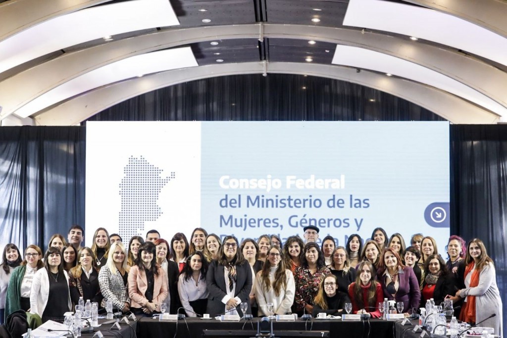 En Rosario se realizo el Consejo Federal del Ministerio de las Mujeres, Géneros y Diversidad con presencia de riojanas