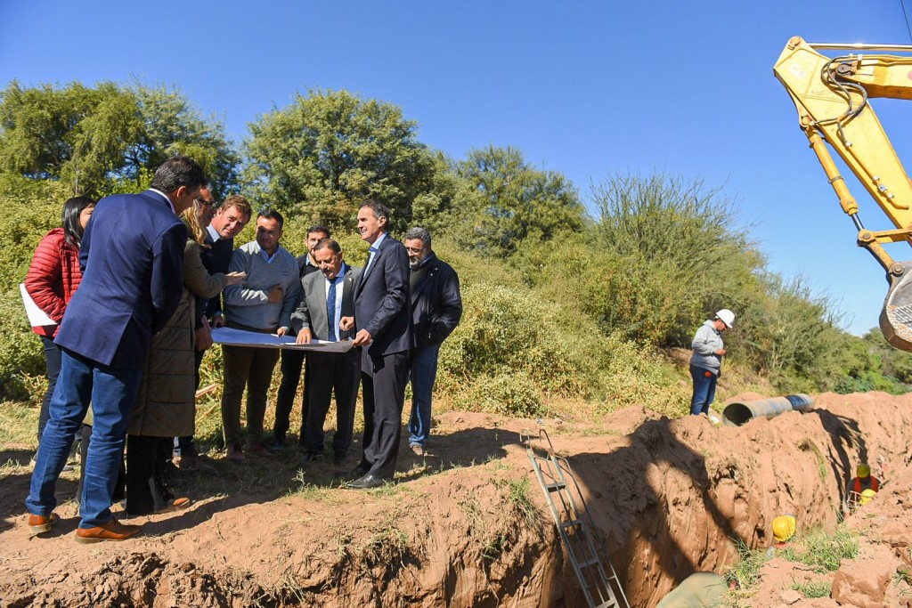 Quintela y Katopodis constataron el avance de obra del acueducto en zona este de la Capital que beneficiará a 20 mil habitantes 