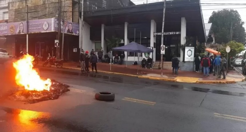Policias de Misiones toman el comando radioléctrico en señal de protesta