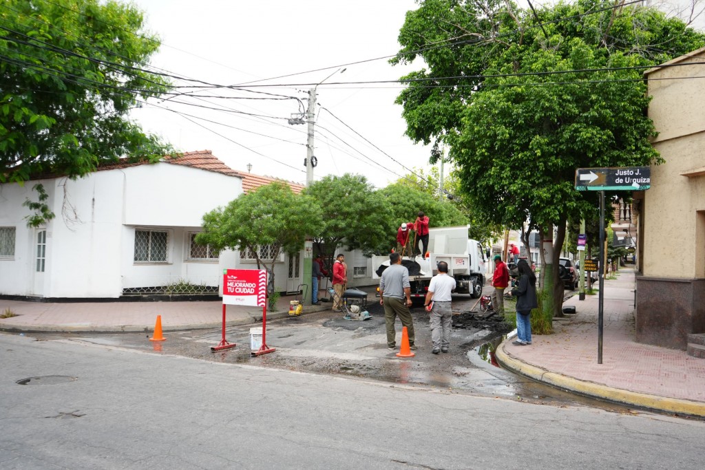 Municipio realiza bacheo y recuperación de la calle Benjamín De la Vega