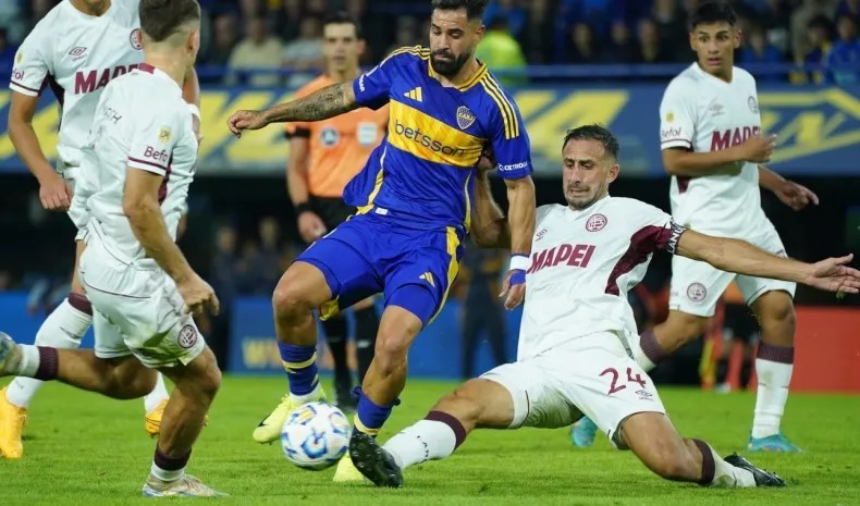Boca eliminó a Lanús pero la hinchada insultó a la comisión directiva