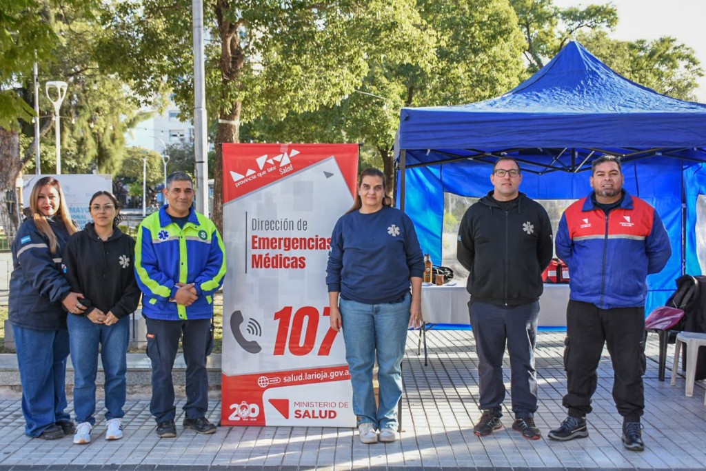 El Ministerio de Salud sali&oacute; a las plazas para explicar cu&aacute;ndo llamar al 107