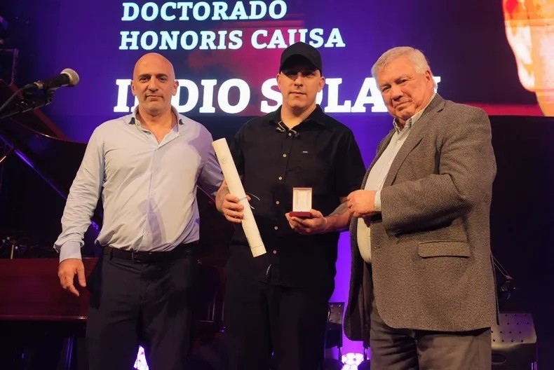 El Indio Solari ya es Doctor Honoris Causa de la UBA