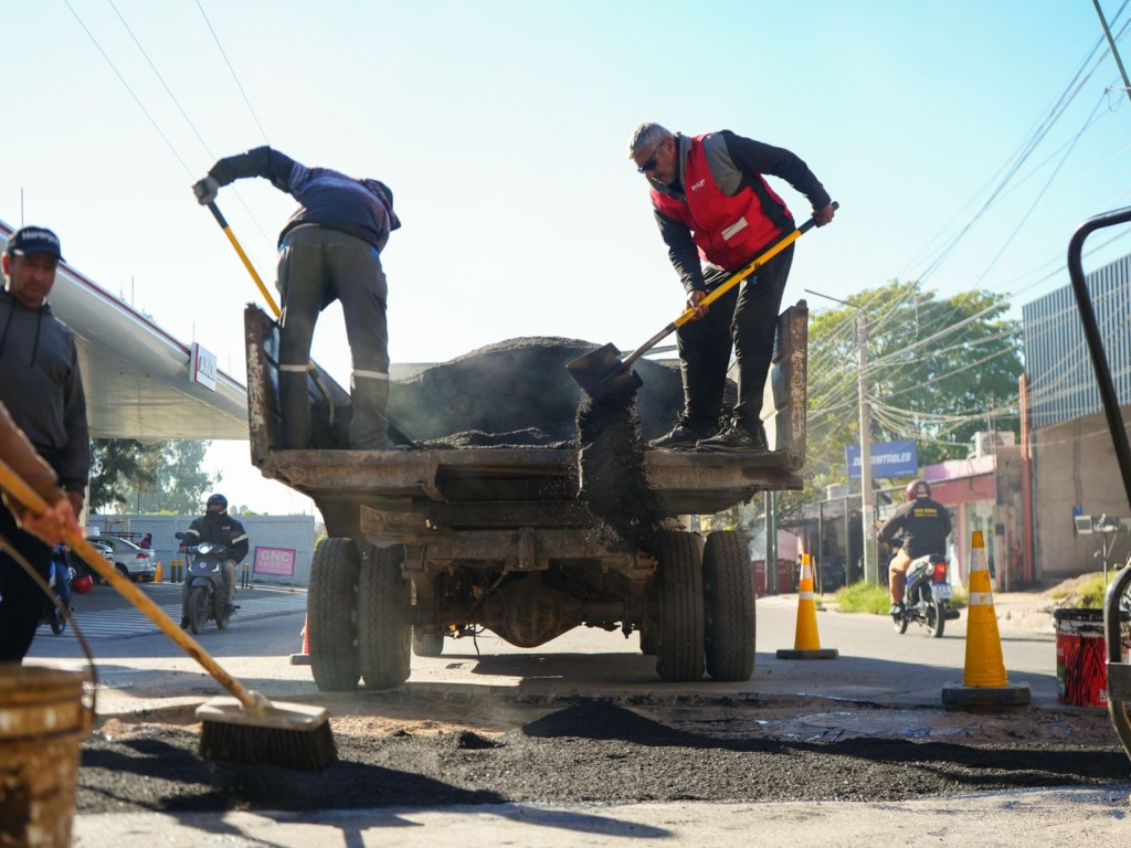 Plan de bacheo: El Municipio avanza con obras de asfalto en la avenida San Nicol&aacute;s de Bari