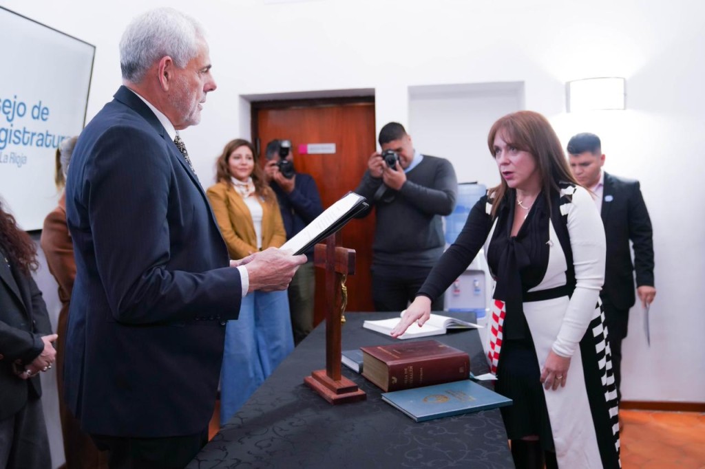 Karina Becerra asumi&oacute; la presidencia del Consejo de la Magistratura y juraron las nuevas autoridades 