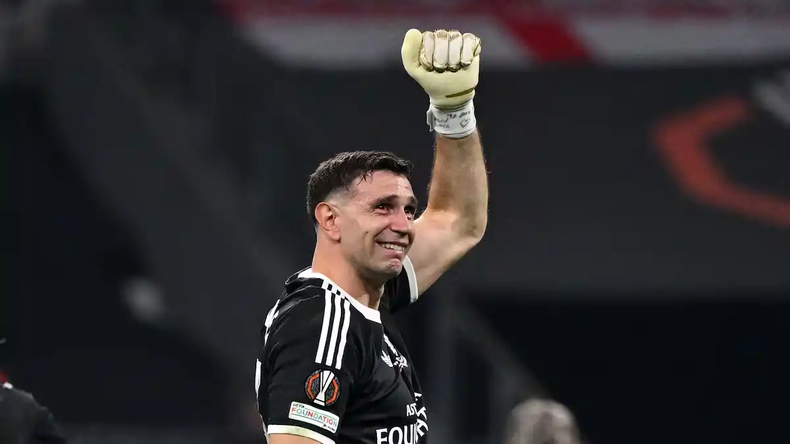 Dibu Mart&iacute;nez se lesion&oacute; un dedo y se consagr&oacute; campe&oacute;n con el Aston Villa