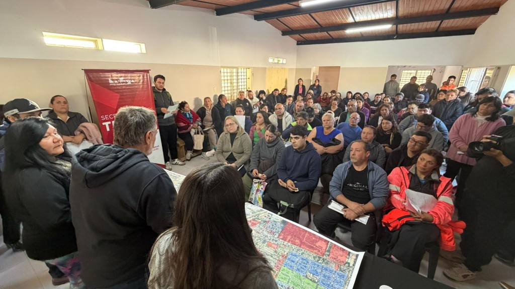 Inician proceso de escrituraci&oacute;n masiva para m&aacute;s de 120 familias del barrio Nueva Rioja